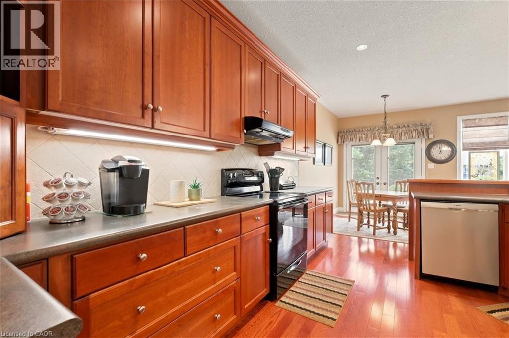 215 TERRACE WOOD Crescent - 17