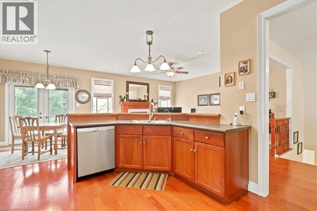 215 TERRACE WOOD Crescent - 18