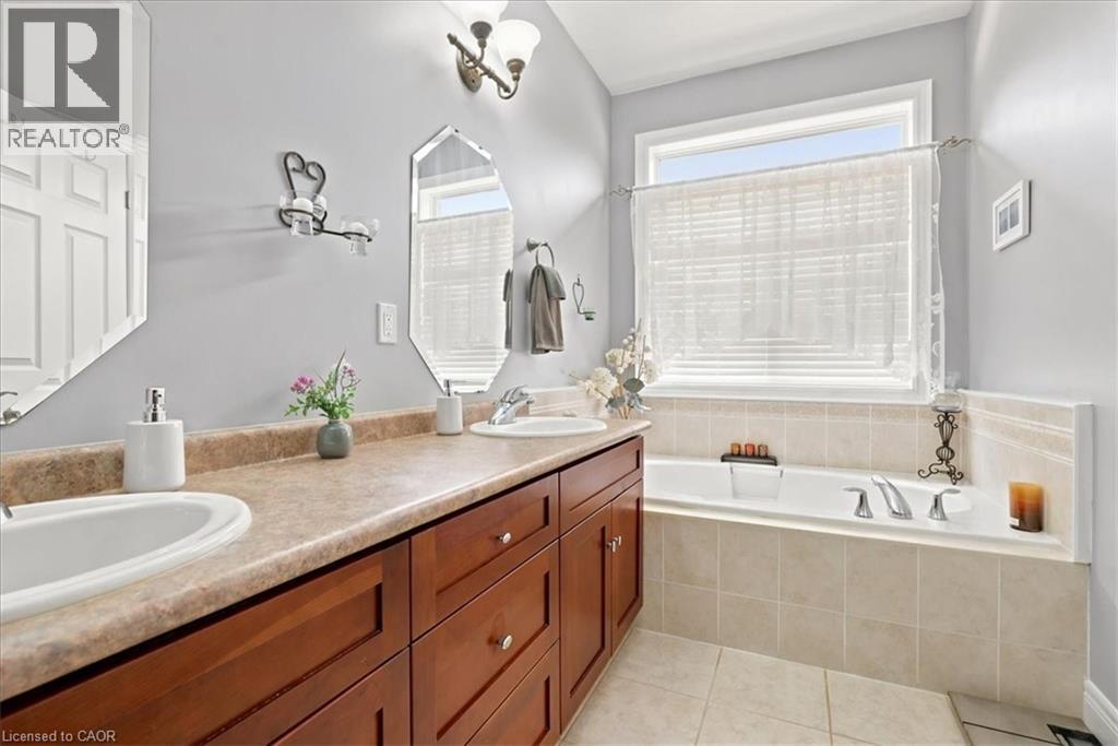 215 TERRACE WOOD Crescent - 26