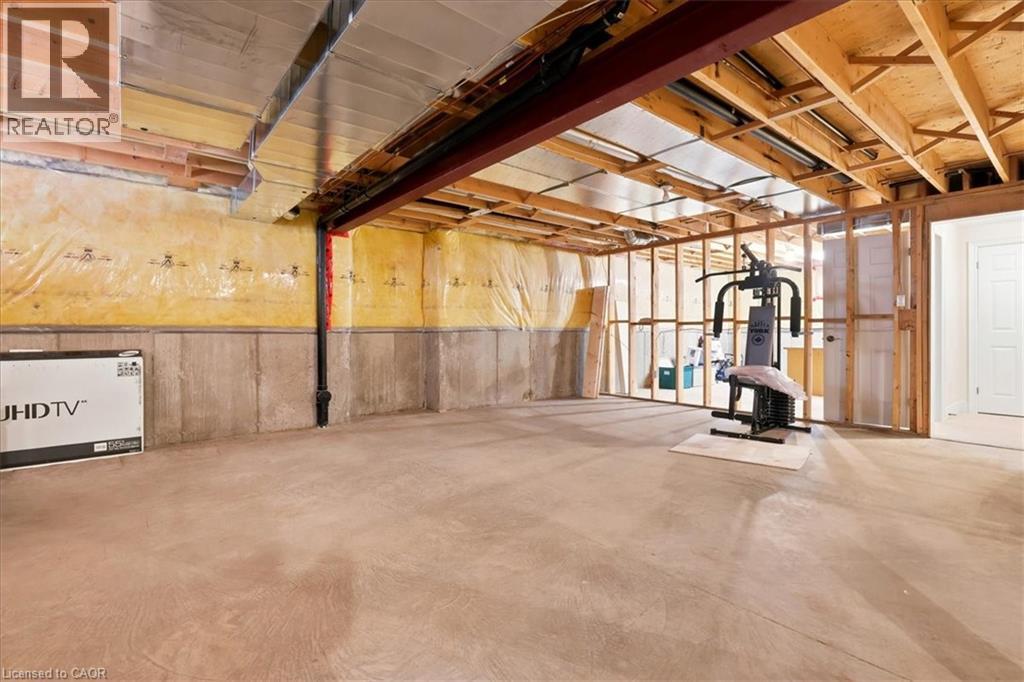 215 TERRACE WOOD Crescent - 32