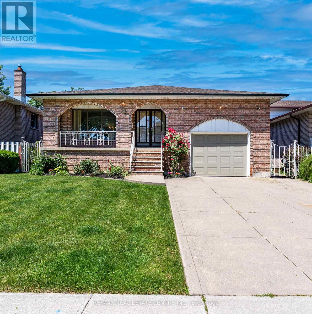 102 MARKSON CRESCENT - 1