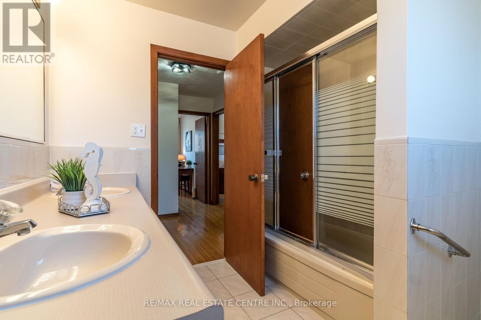 102 MARKSON CRESCENT - 18