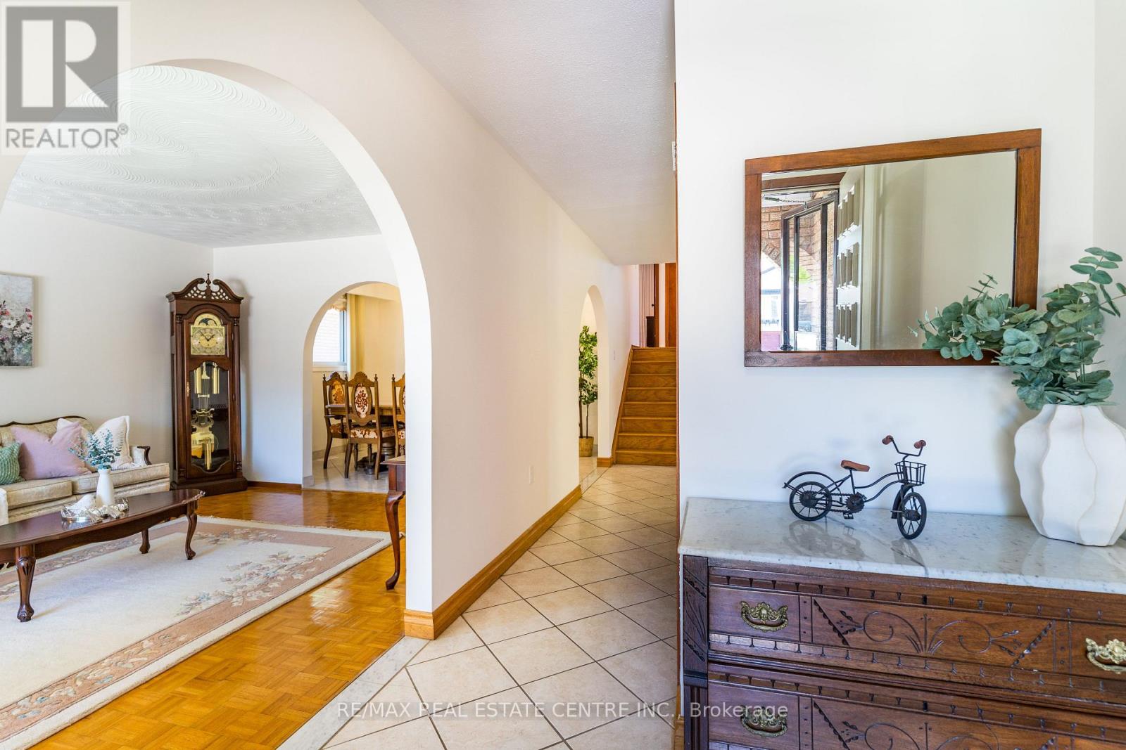 102 MARKSON CRESCENT - 2