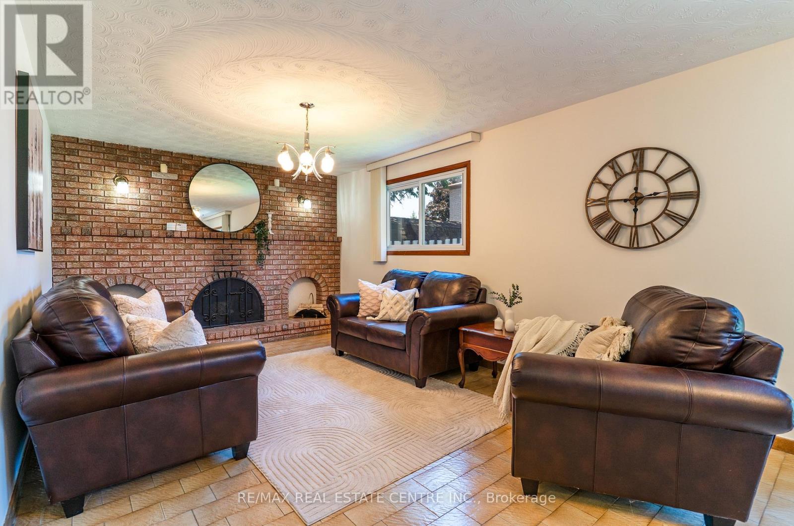102 MARKSON CRESCENT - 21