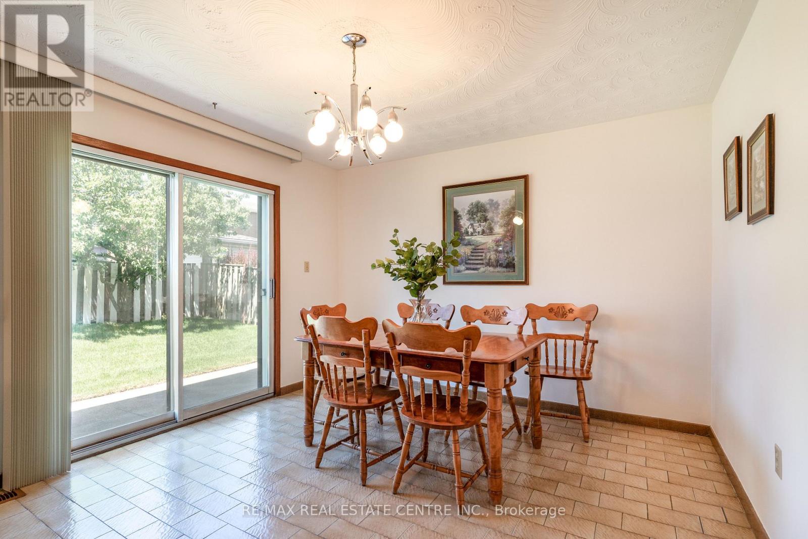 102 MARKSON CRESCENT - 23