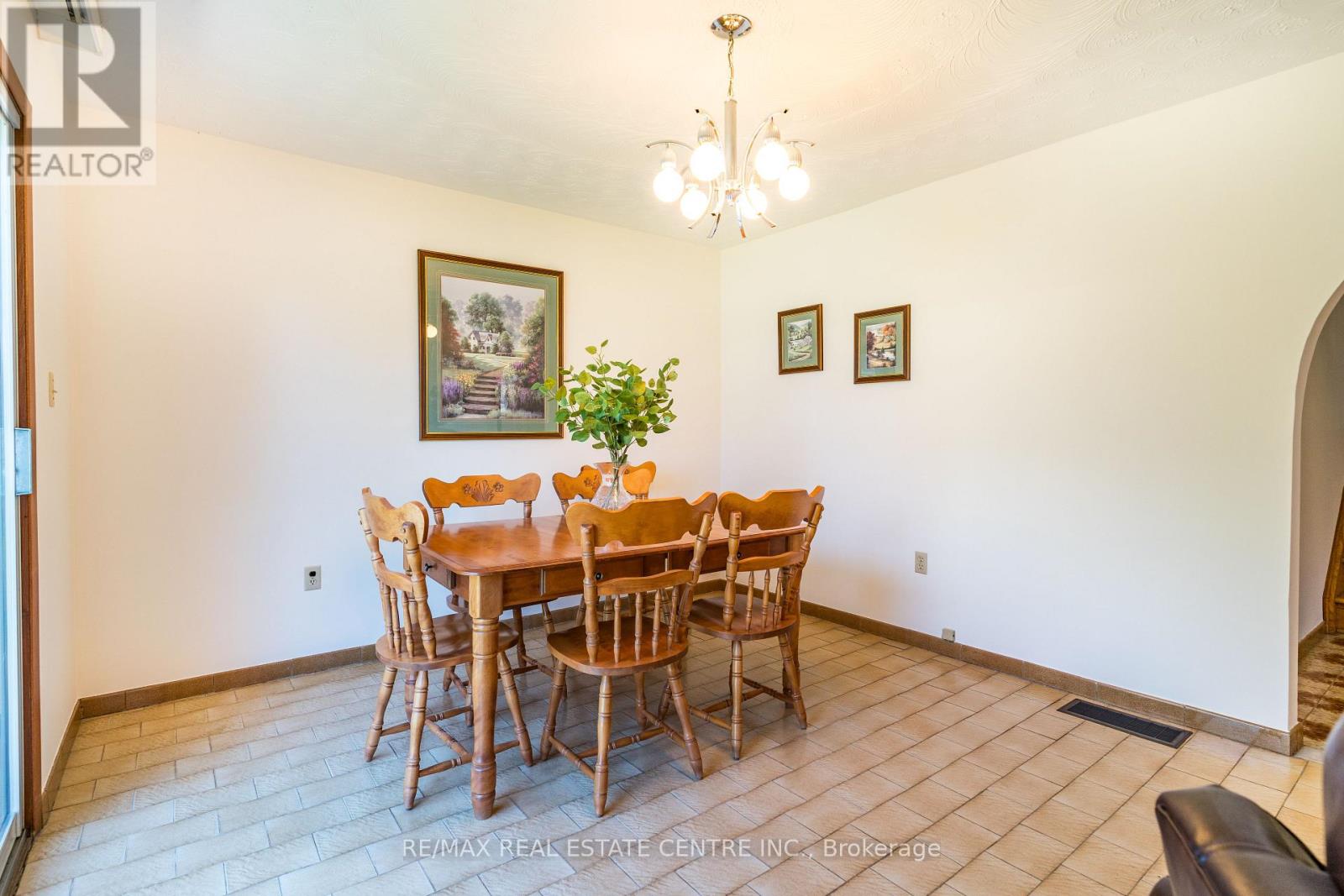 102 MARKSON CRESCENT - 24