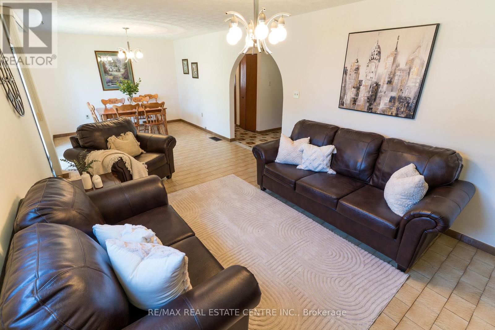 102 MARKSON CRESCENT - 25