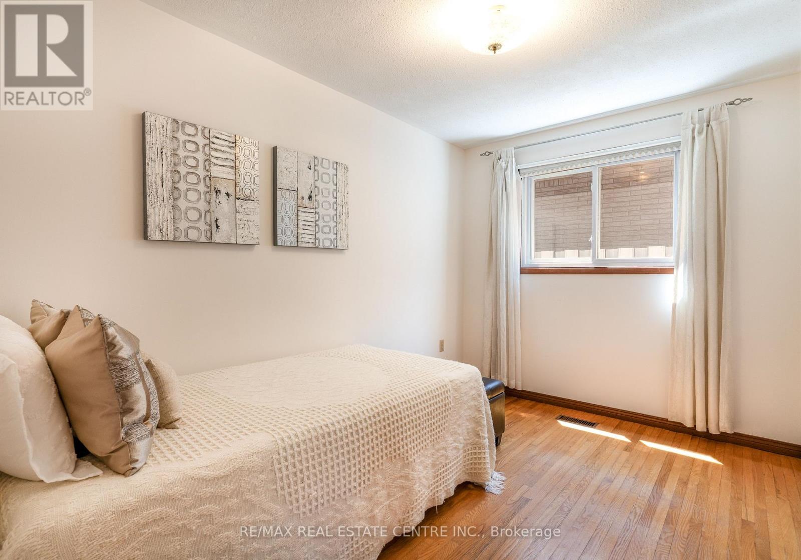 102 MARKSON CRESCENT - 27