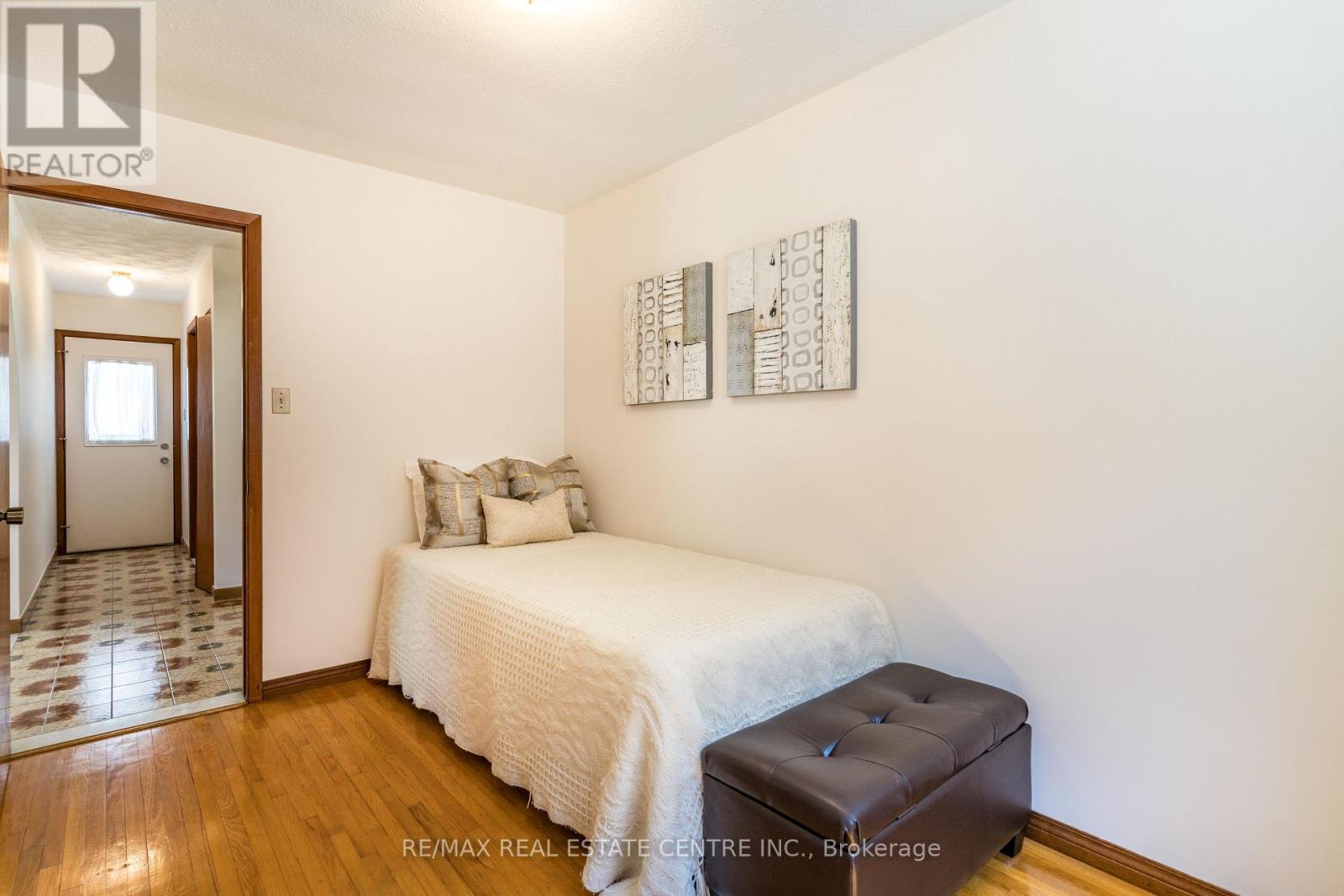 102 MARKSON CRESCENT - 28