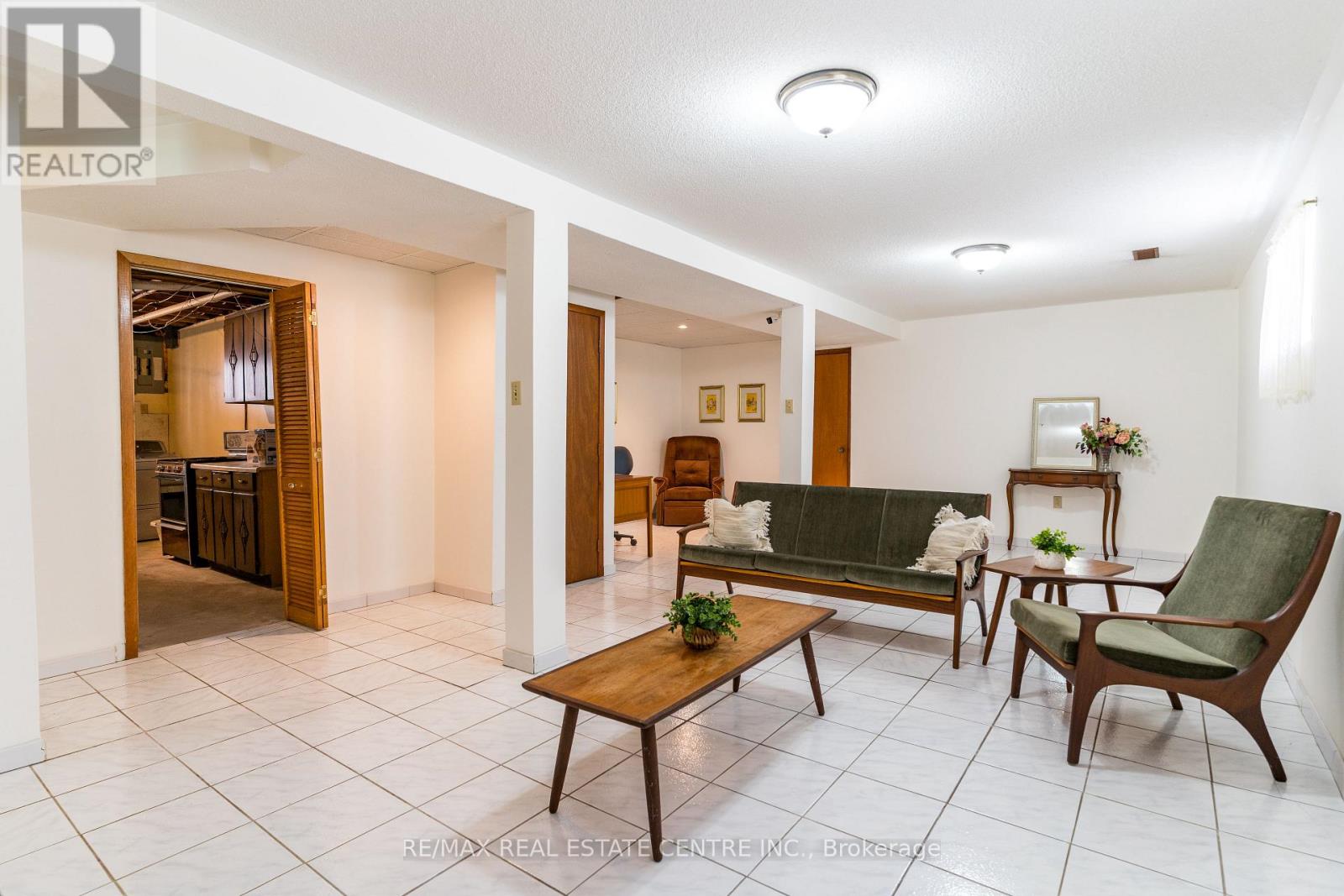 102 MARKSON CRESCENT - 29