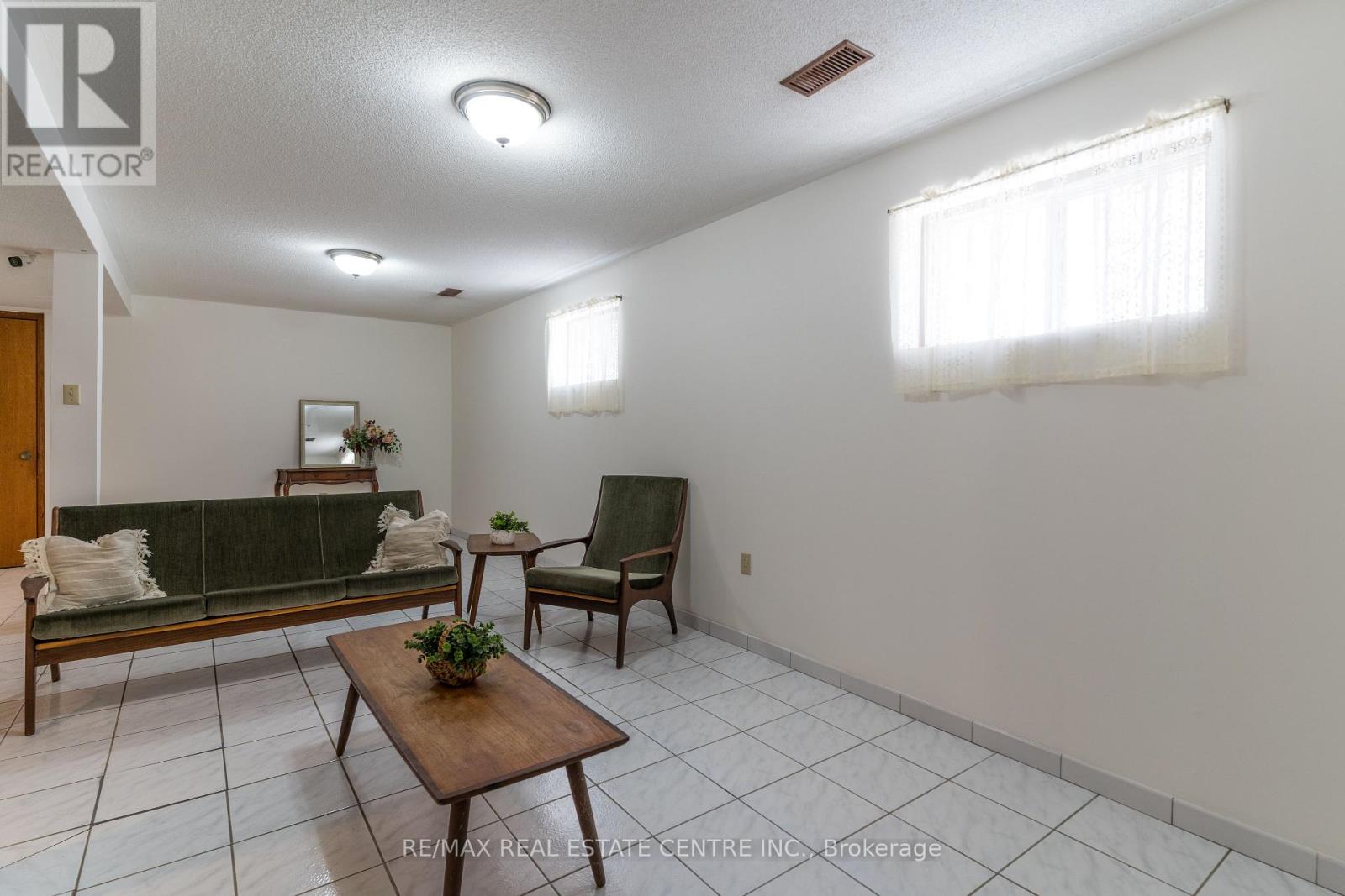102 MARKSON CRESCENT - 32