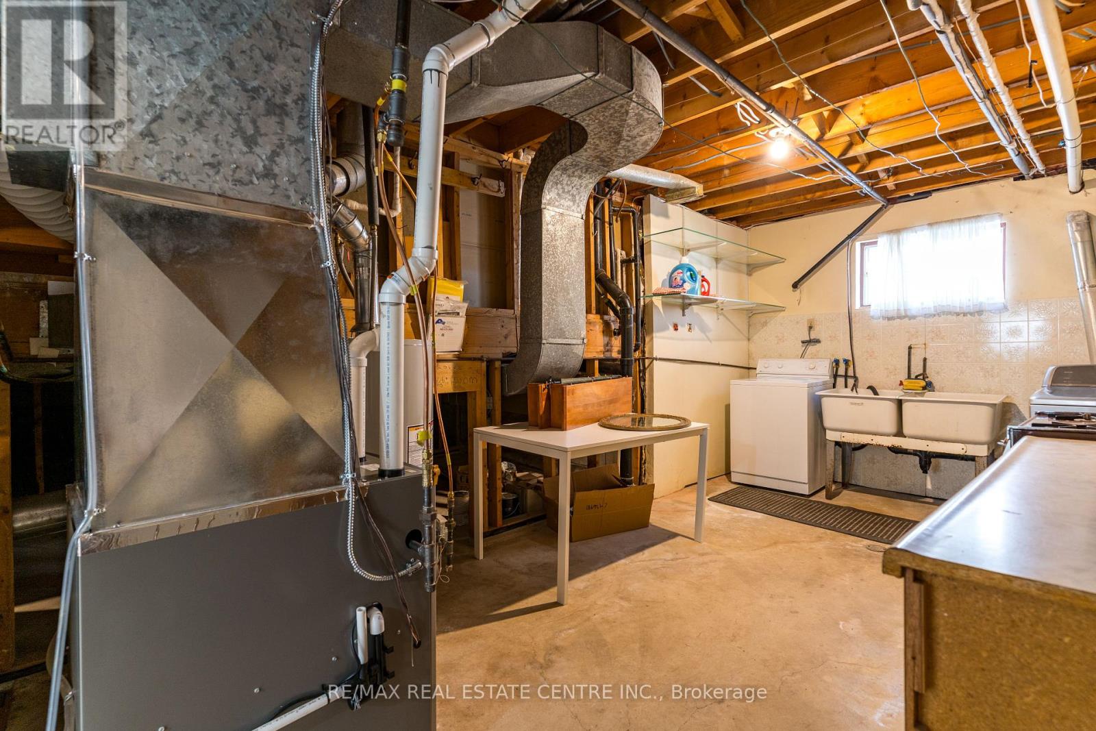 102 MARKSON CRESCENT - 34