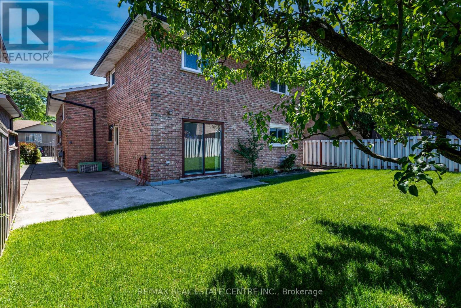 102 MARKSON CRESCENT - 35