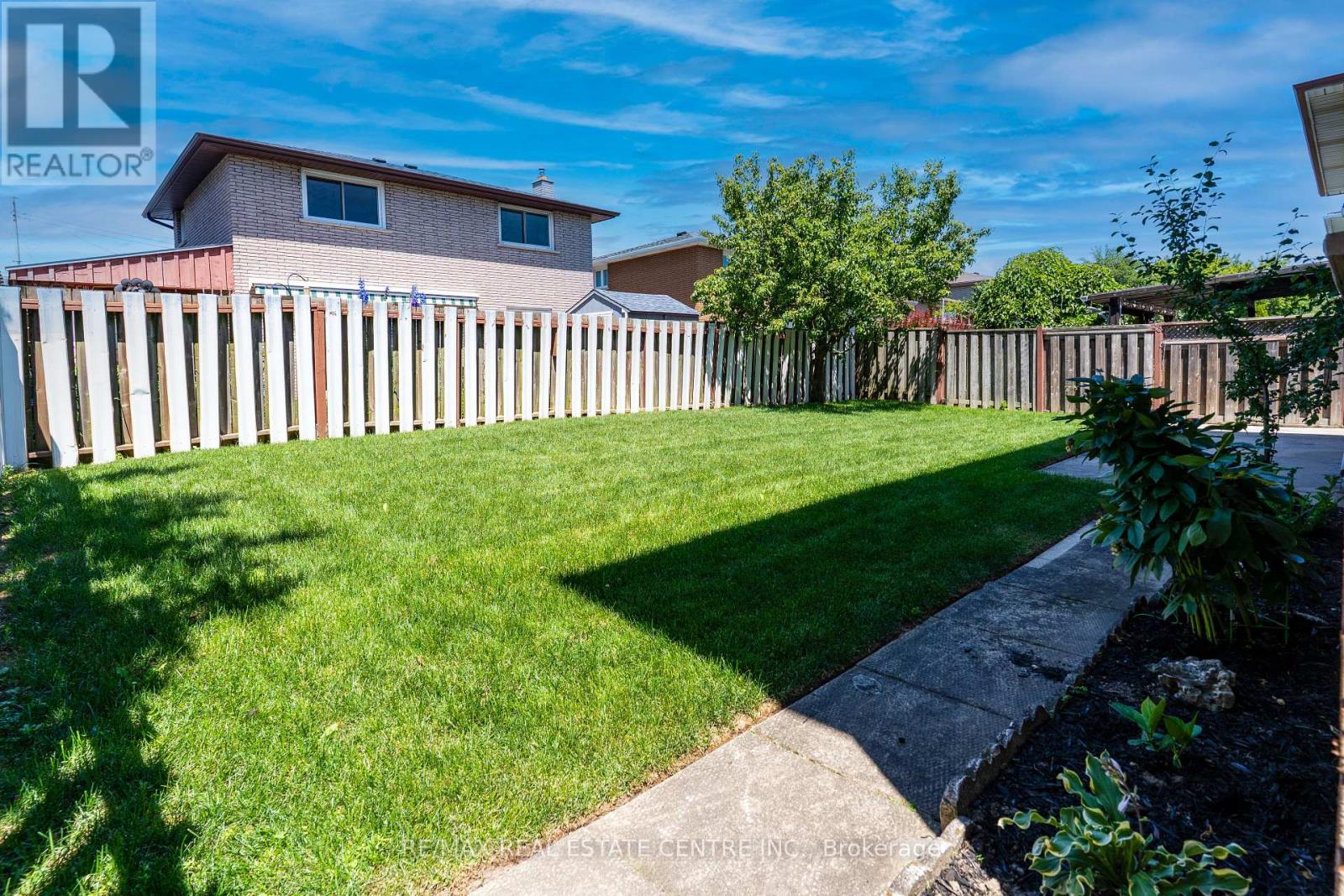102 MARKSON CRESCENT - 37