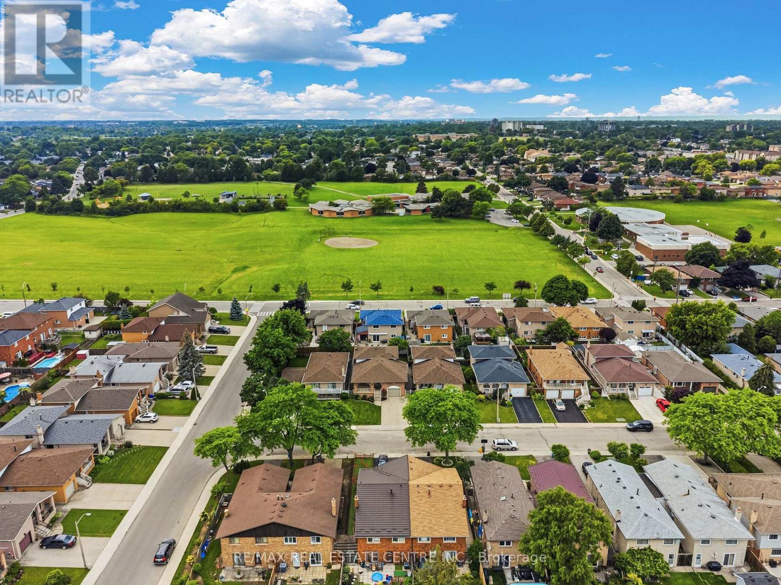 102 MARKSON CRESCENT - 41