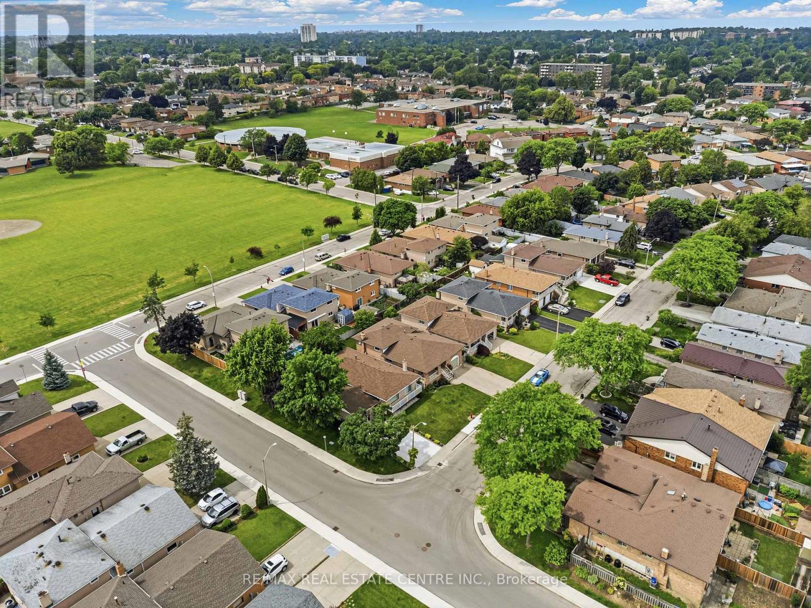 102 MARKSON CRESCENT - 44