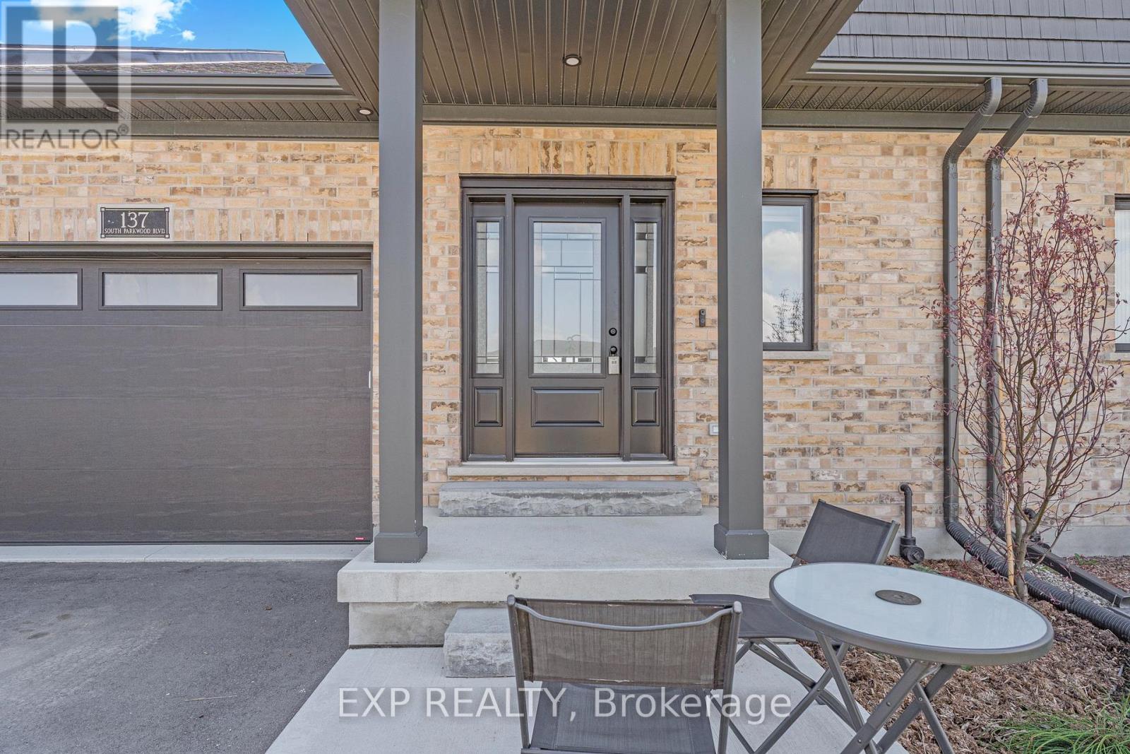 137 SOUTH PARKWOOD BOULEVARD - 7