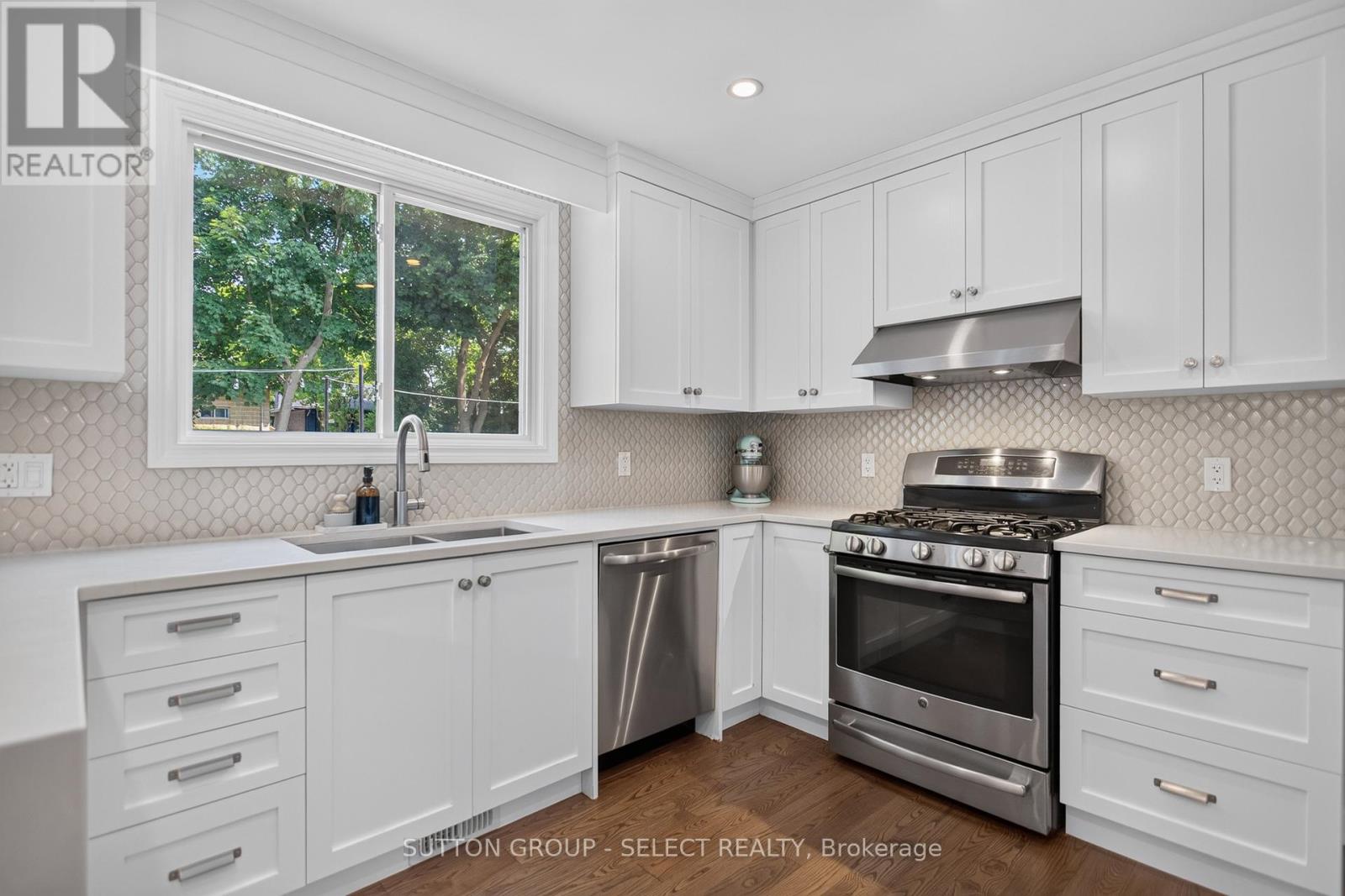 25 HAVENRIDGE CRESCENT - 14