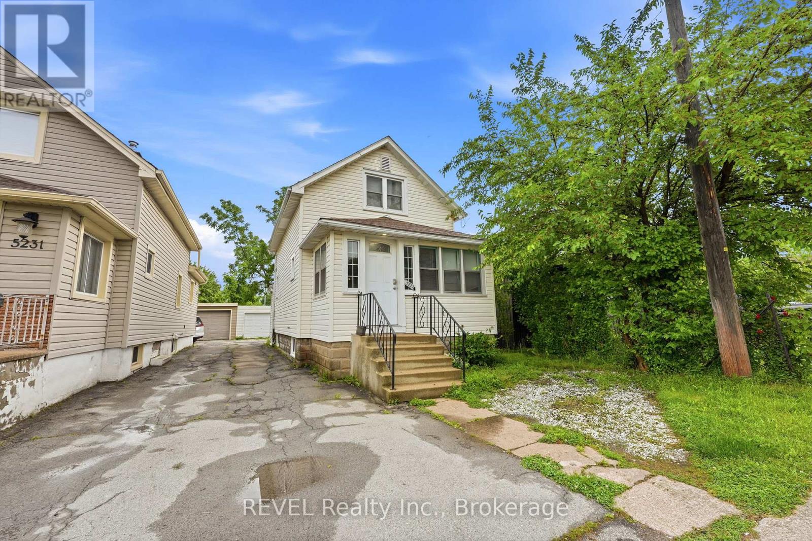 5227 KITCHENER STREET - 1