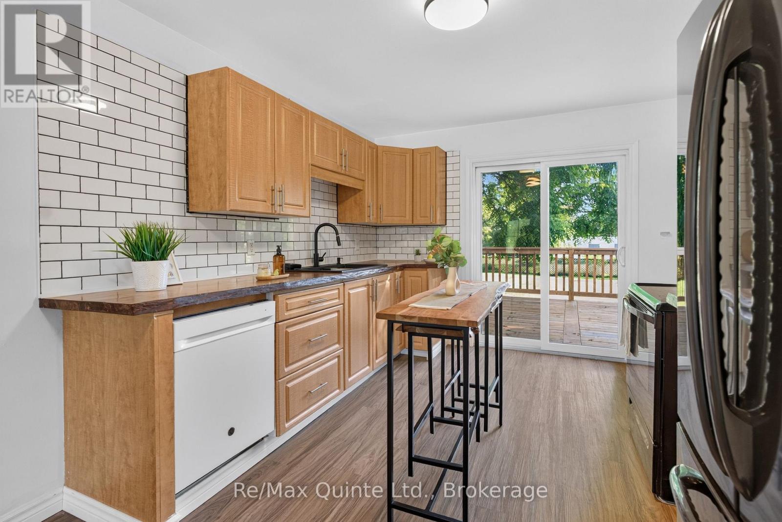219 MARMORA STREET - 12