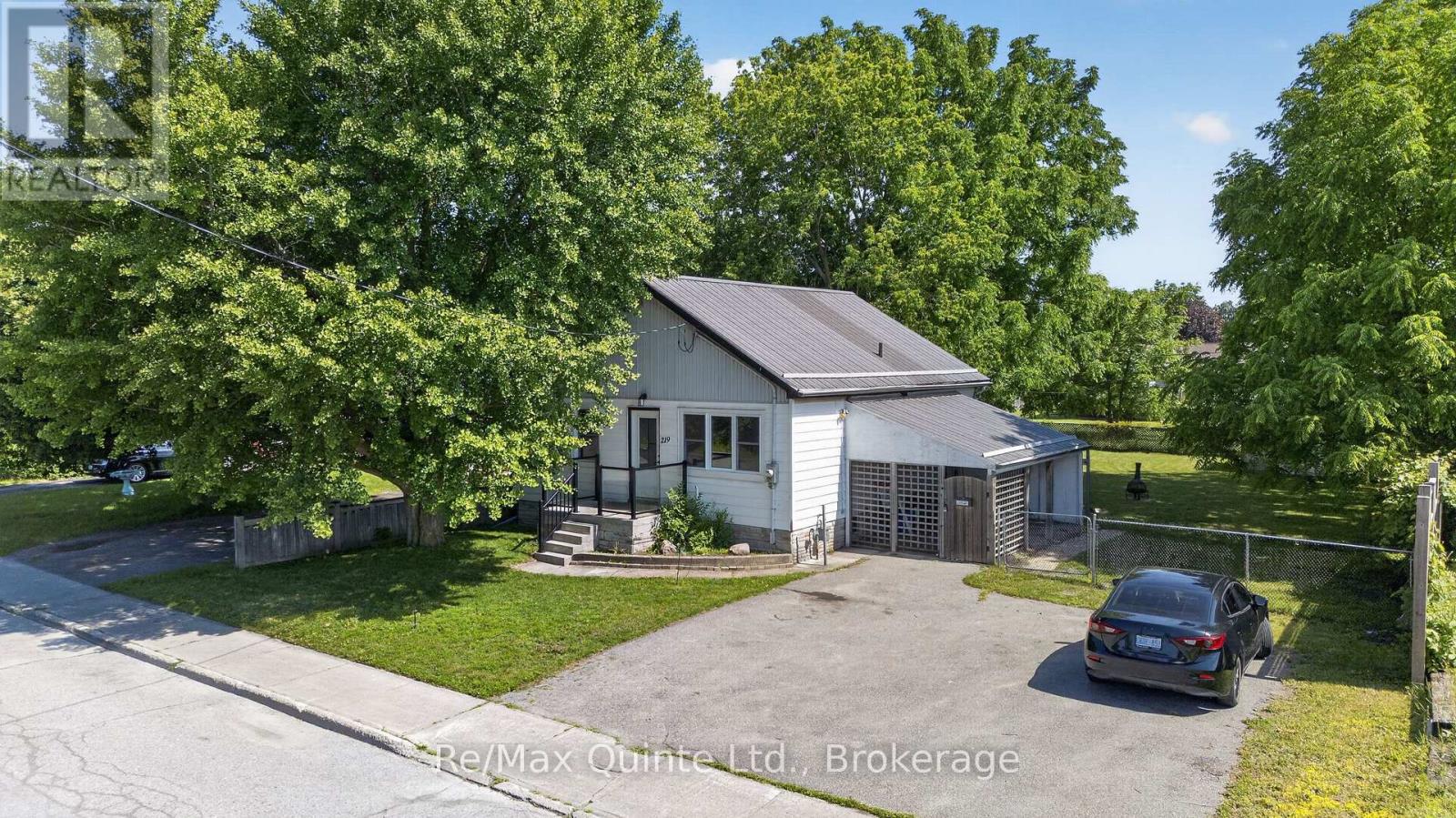 219 MARMORA STREET - 2