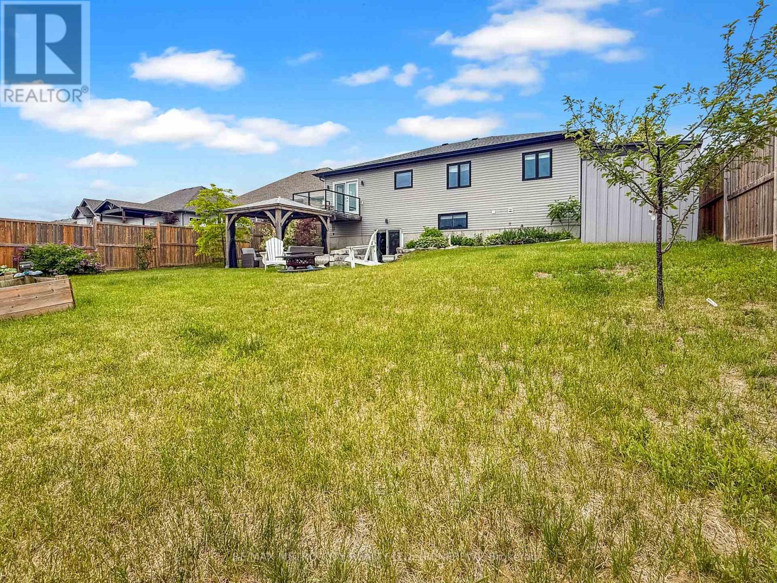 65 NOBLE CRESCENT - 43