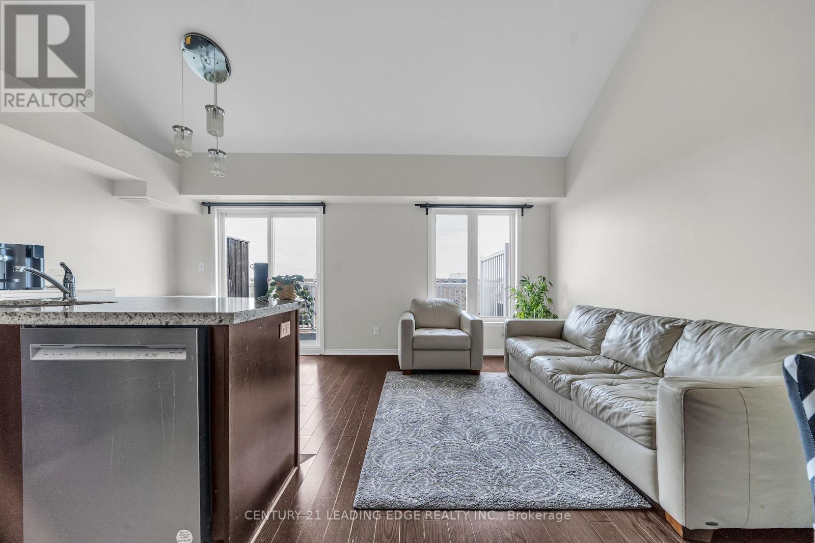 #53 653A WARDEN AVENUE - 11