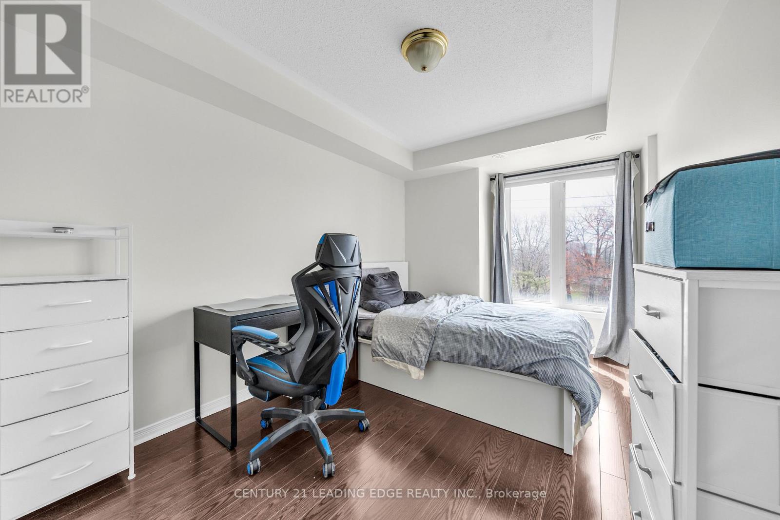 #53 653A WARDEN AVENUE - 17