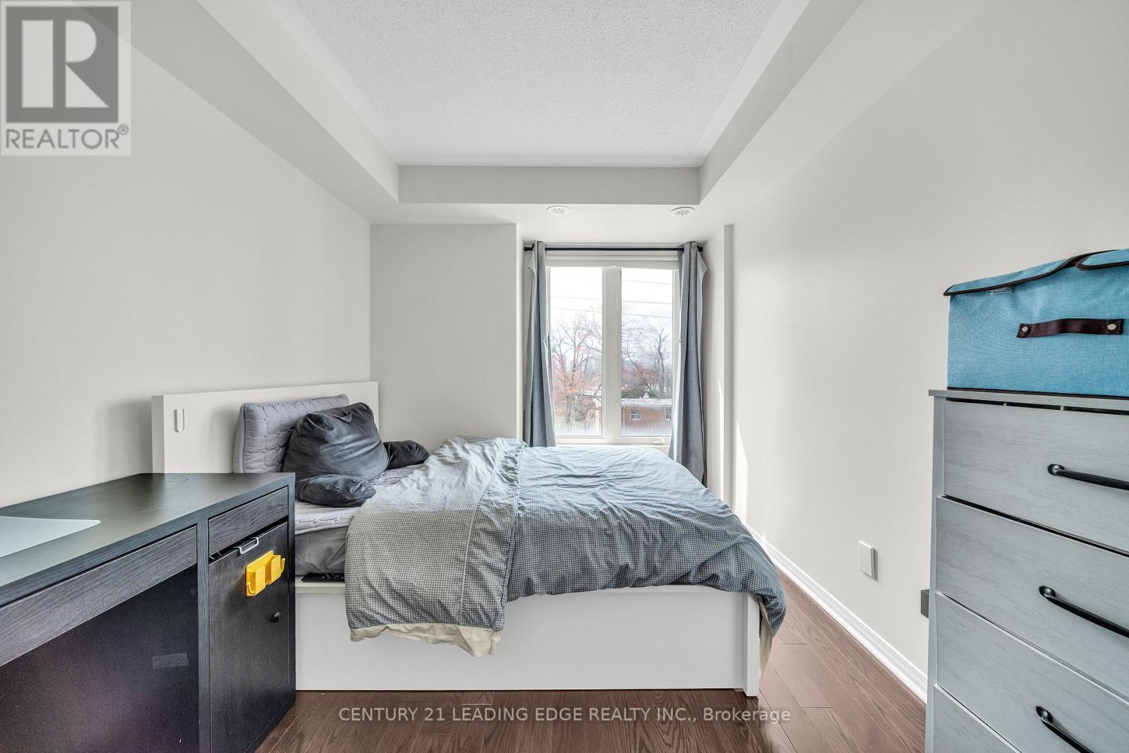 #53 653A WARDEN AVENUE - 18