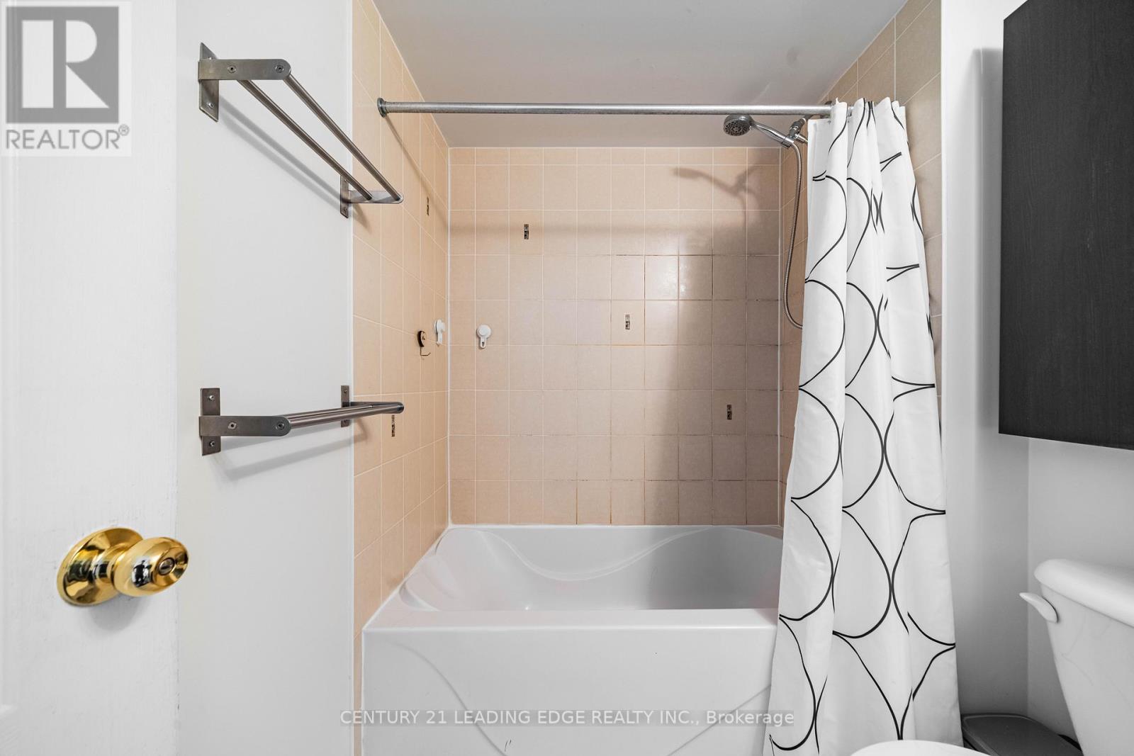 #53 653A WARDEN AVENUE - 22