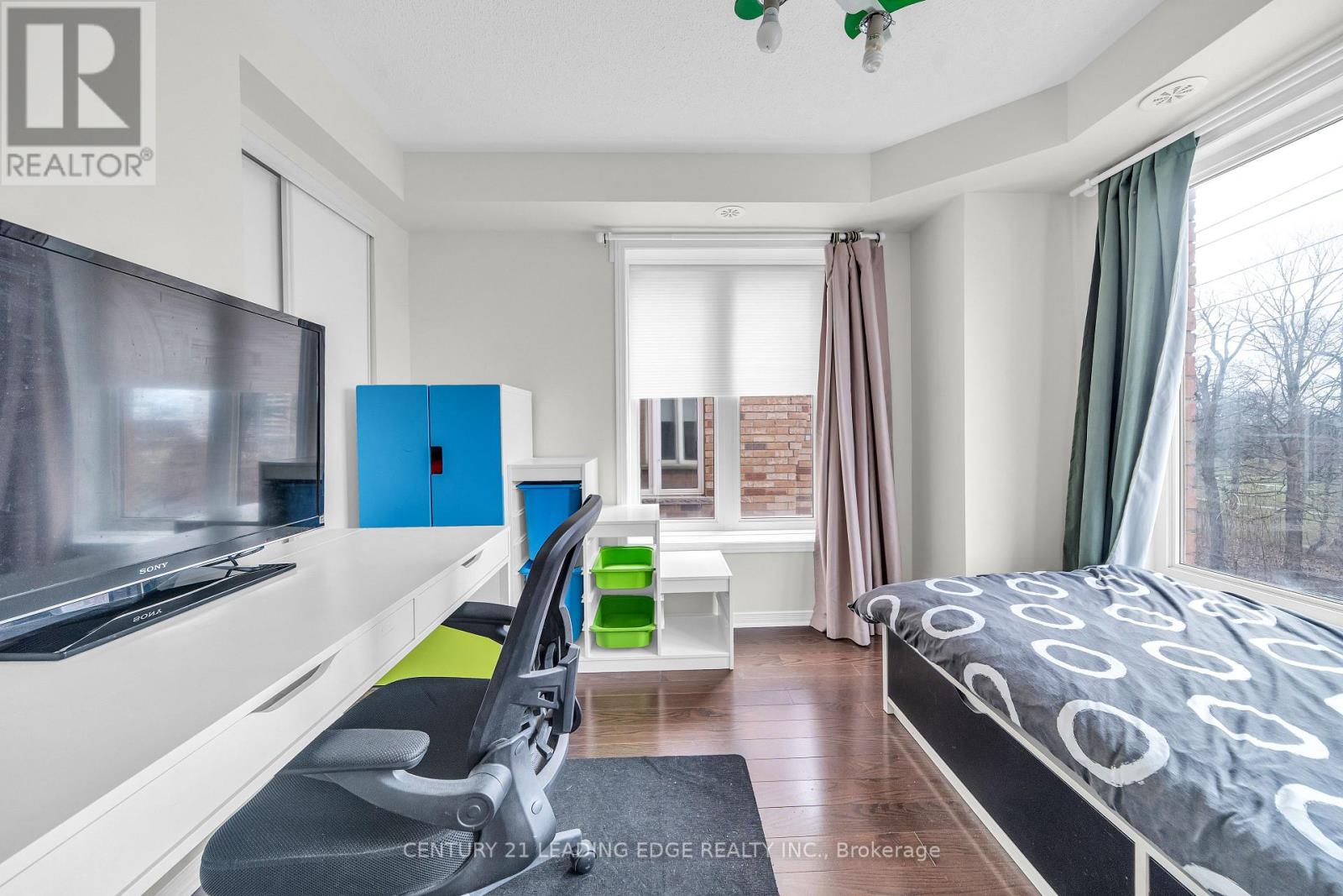 #53 653A WARDEN AVENUE - 25