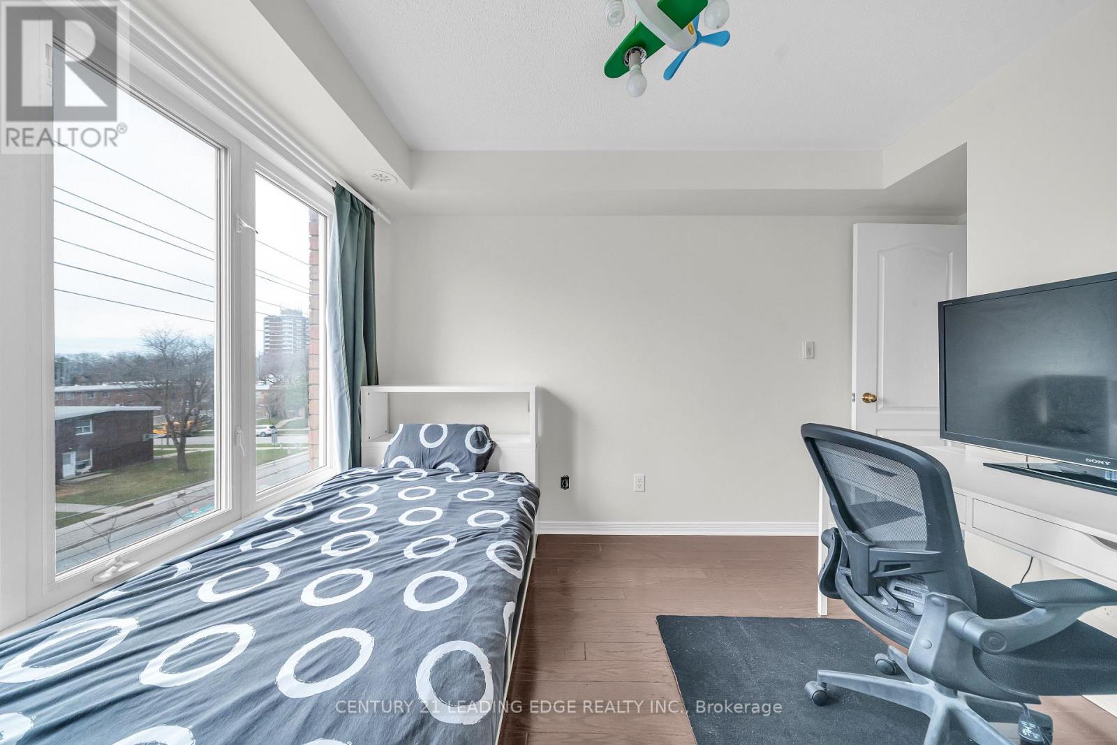 #53 653A WARDEN AVENUE - 27