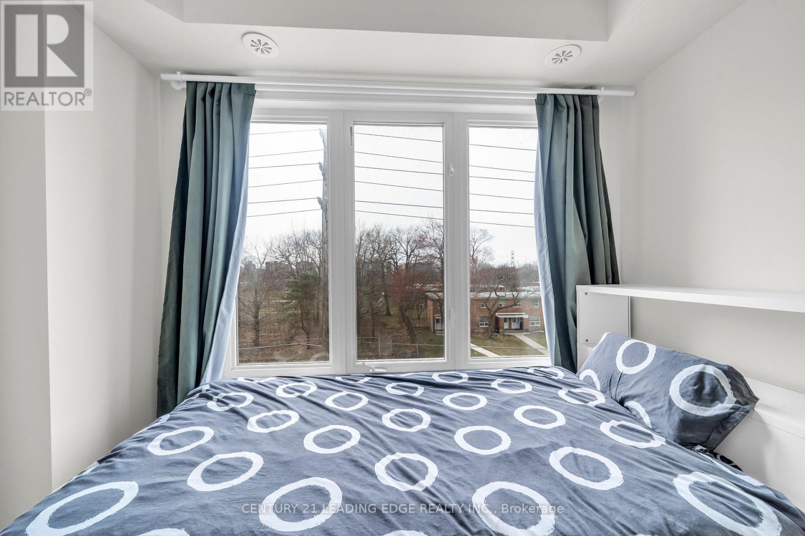 #53 653A WARDEN AVENUE - 28