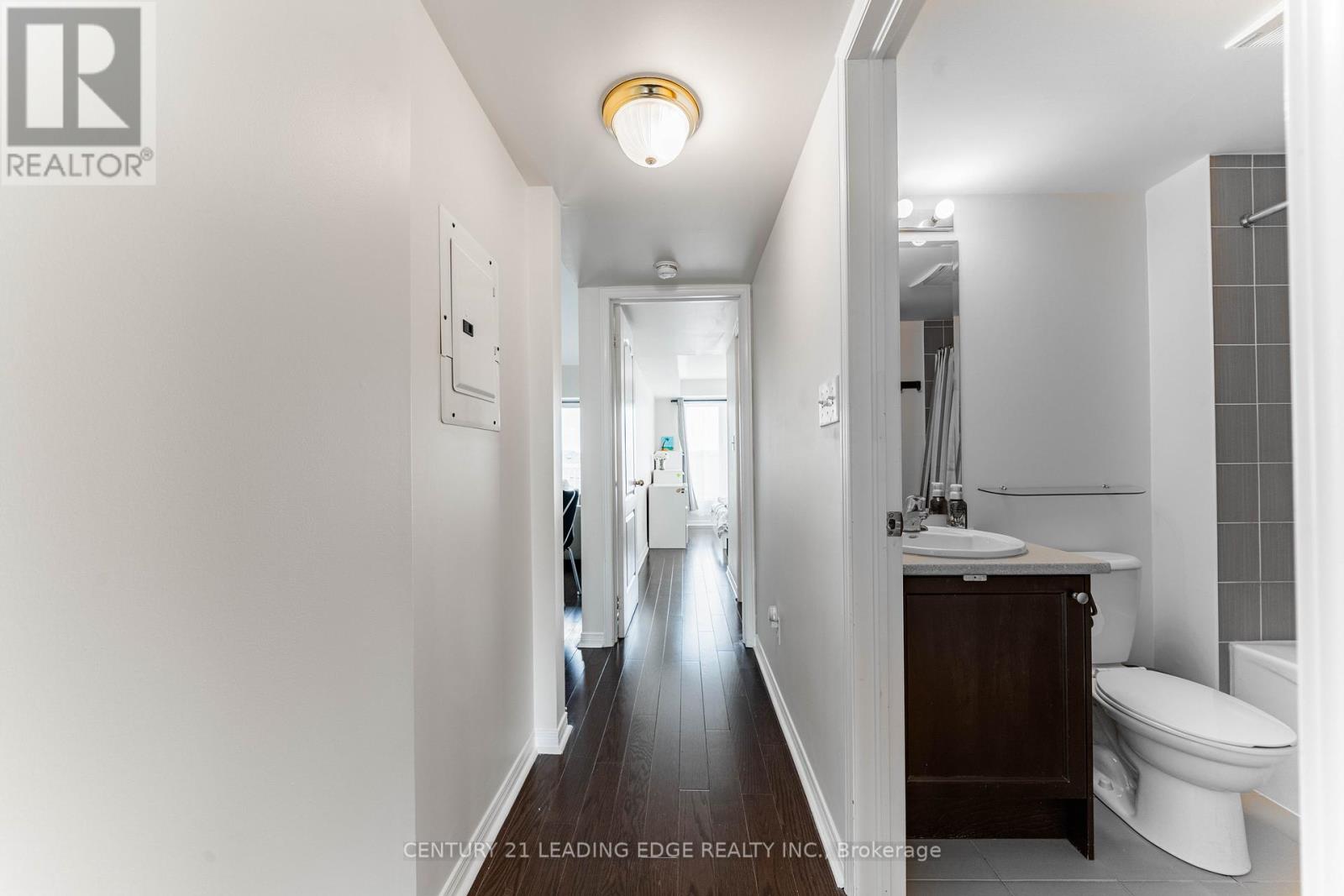 #53 653A WARDEN AVENUE - 29