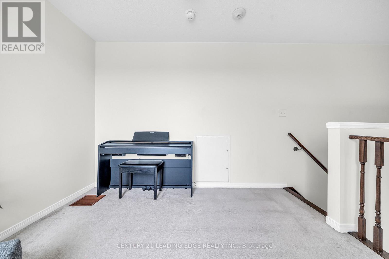 #53 653A WARDEN AVENUE - 34