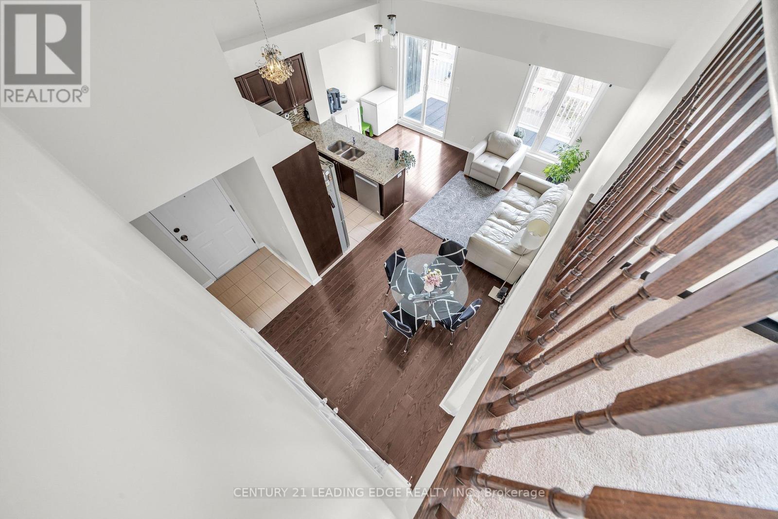 #53 653A WARDEN AVENUE - 37