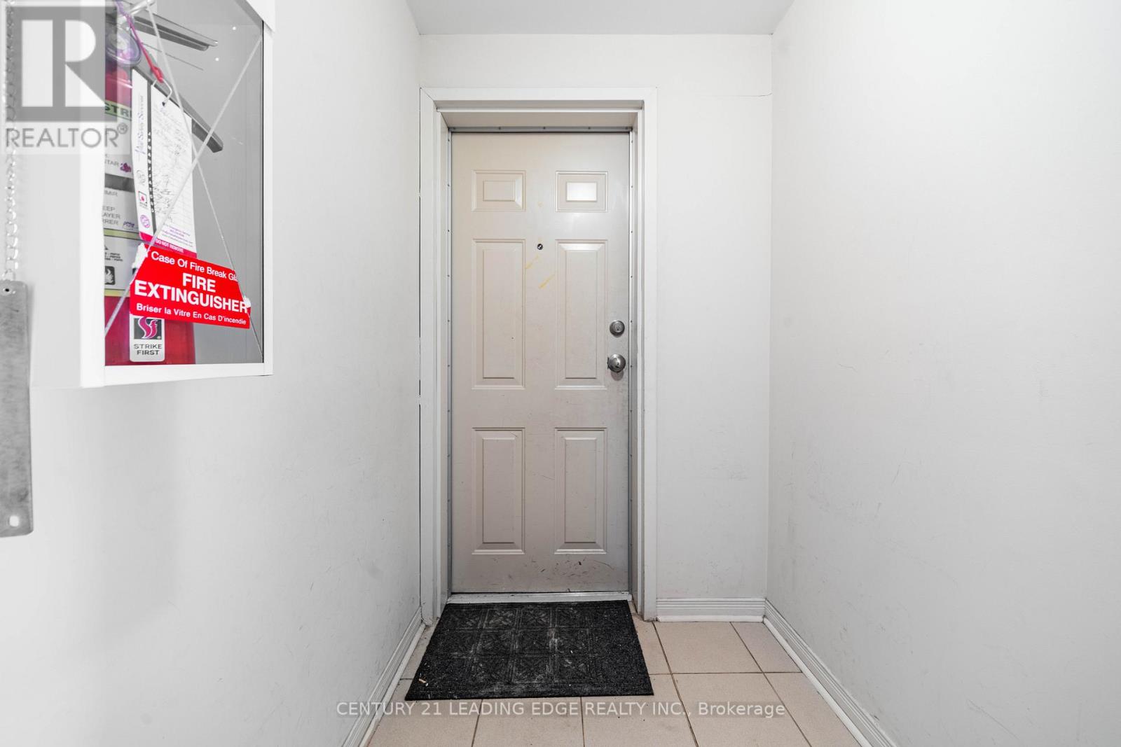 #53 653A WARDEN AVENUE - 40