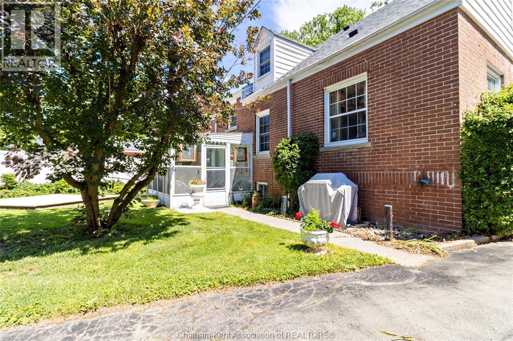 310 VICTORIA AVENUE - 38