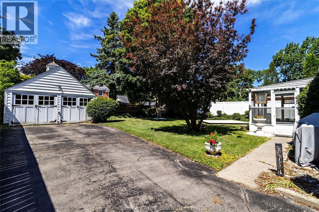 310 VICTORIA AVENUE - 40