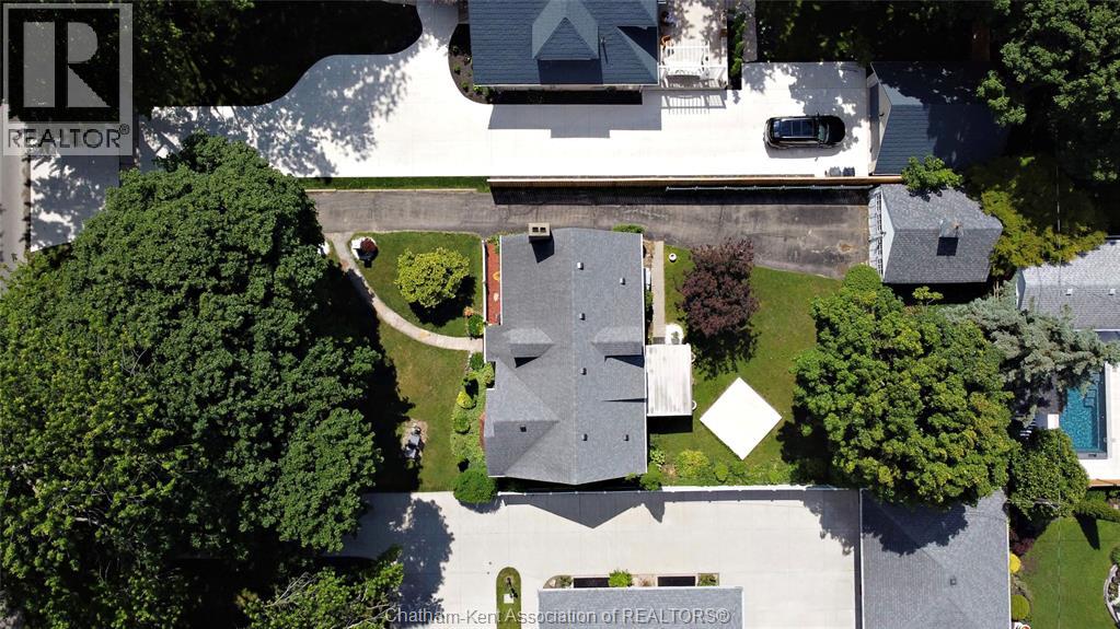 310 VICTORIA AVENUE - 44