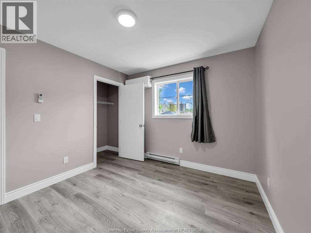 776 University Ave E - 11