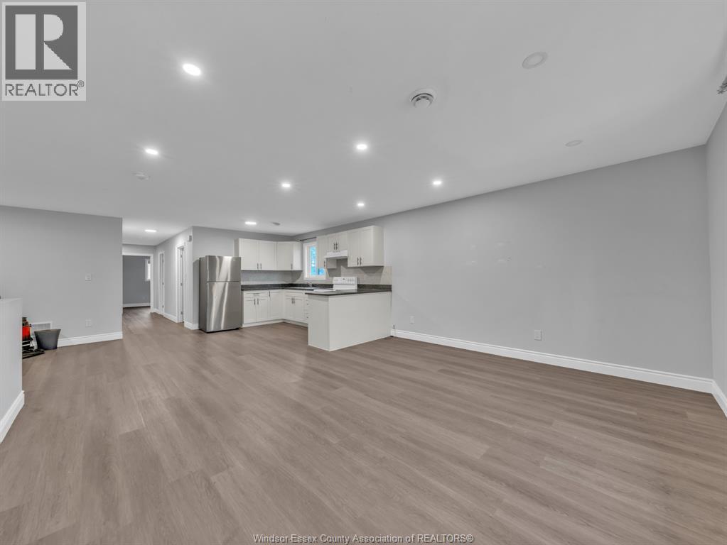 776 University Ave E - 23
