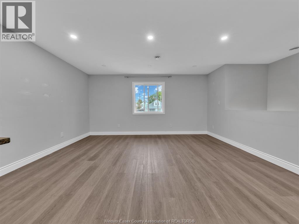 776 University Ave E - 24