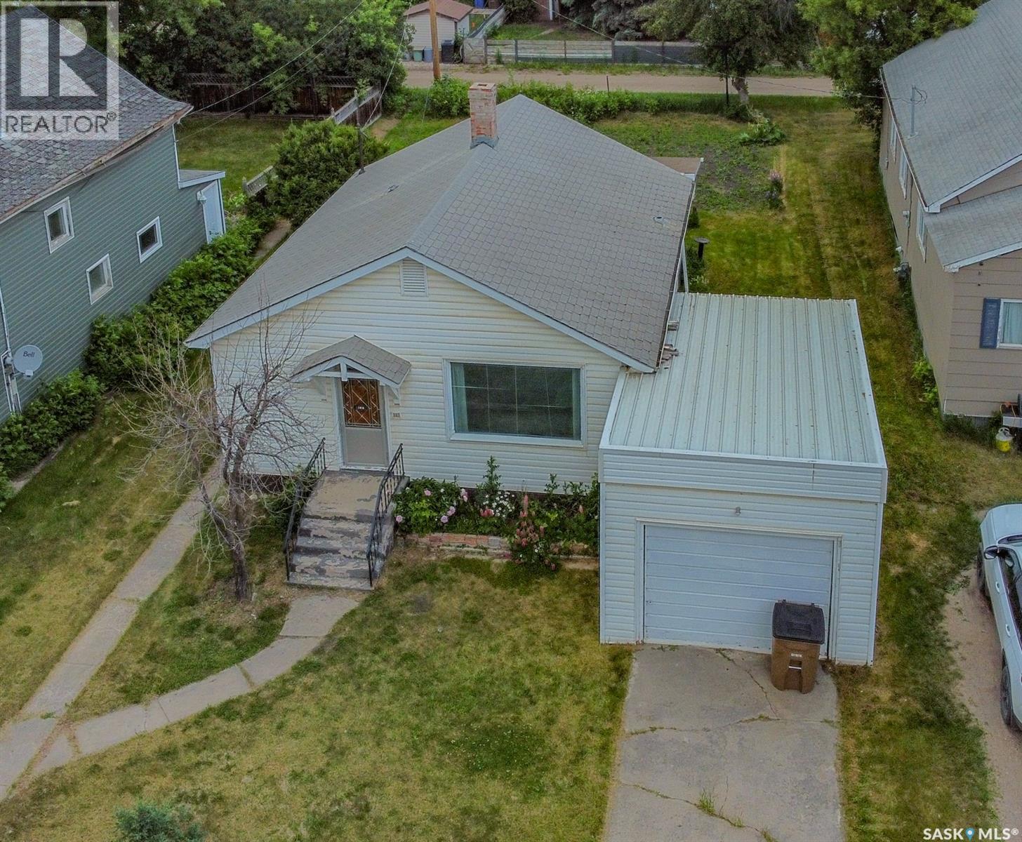 108 Crawford AVENUE E - 3