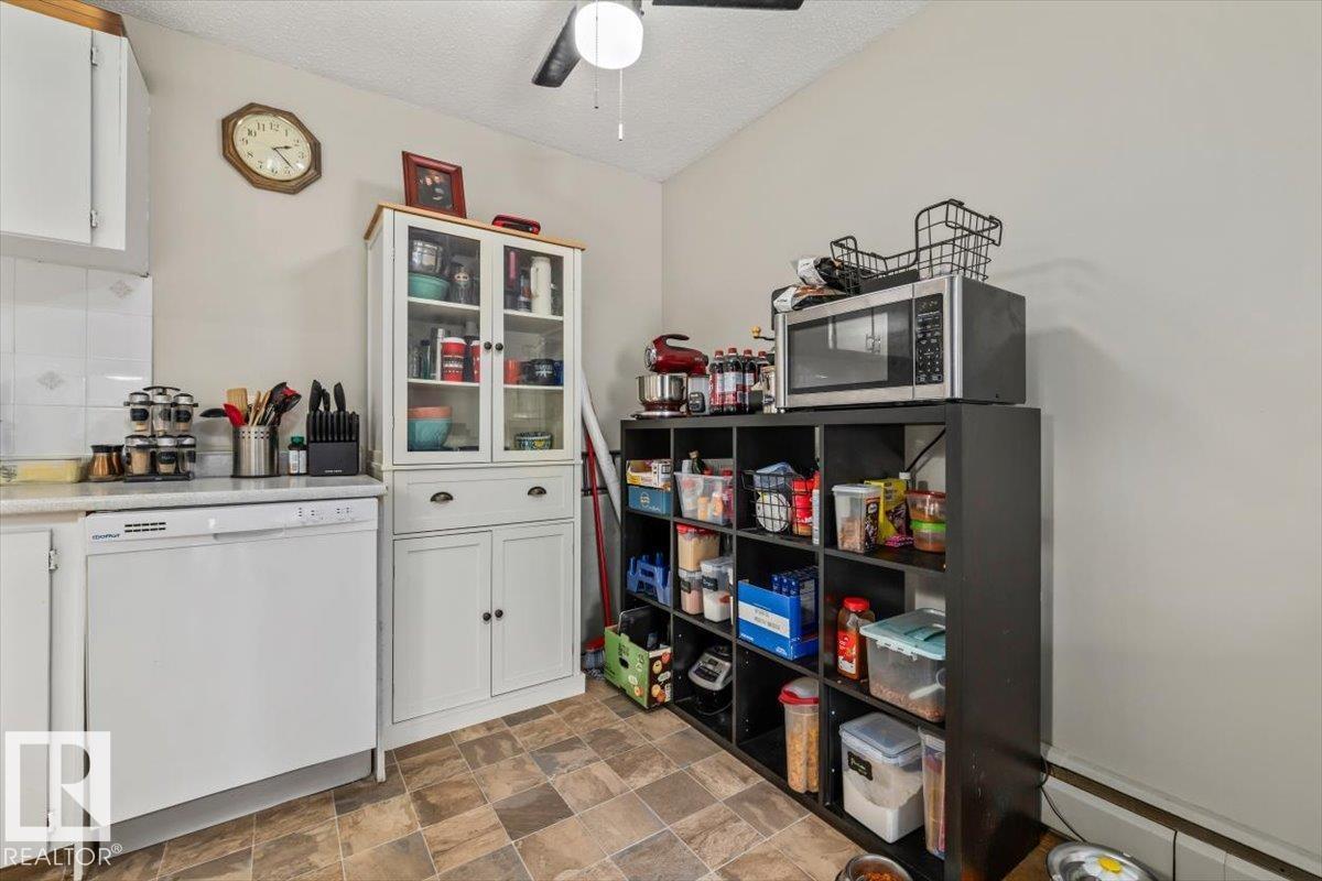 #202 10330 113 ST NW - 8