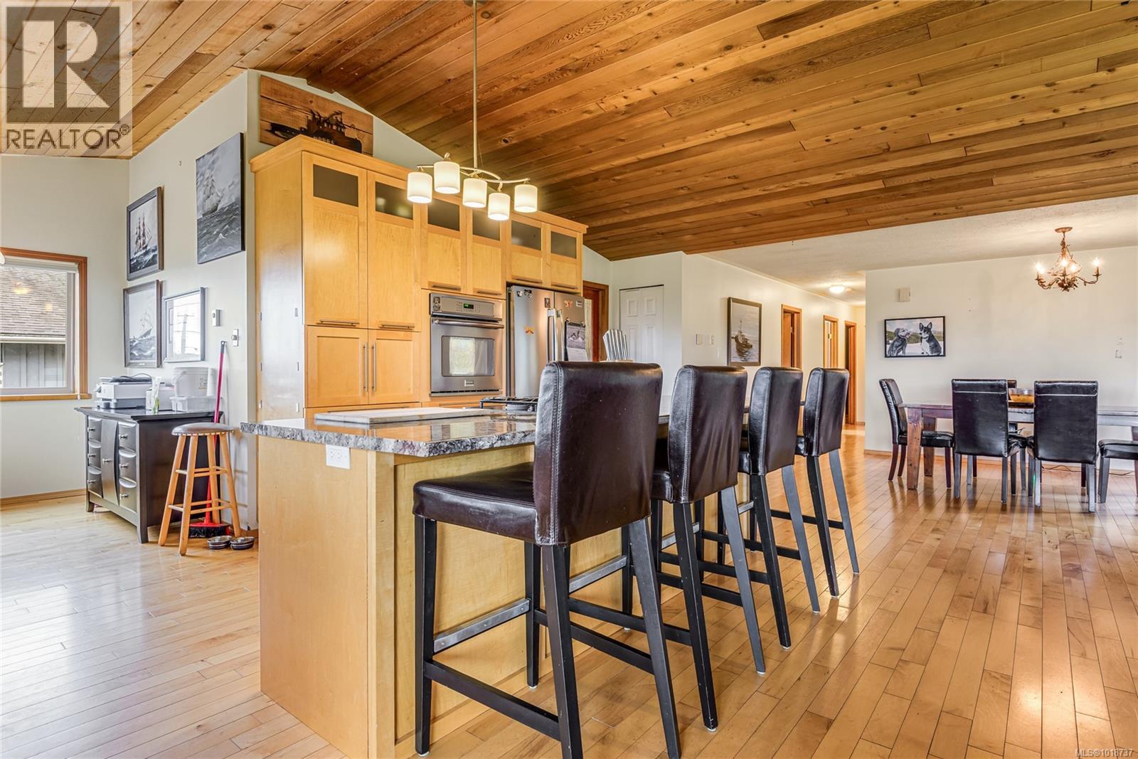3910 Island Hwy S - 9