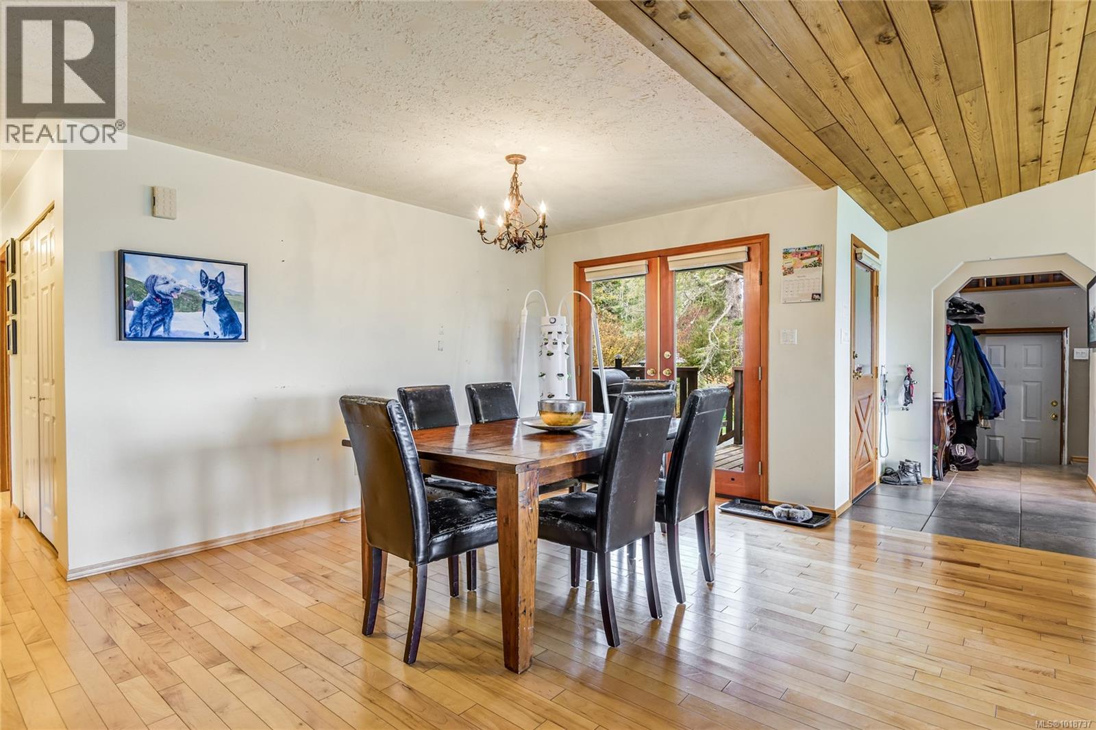 3910 Island Hwy S - 14