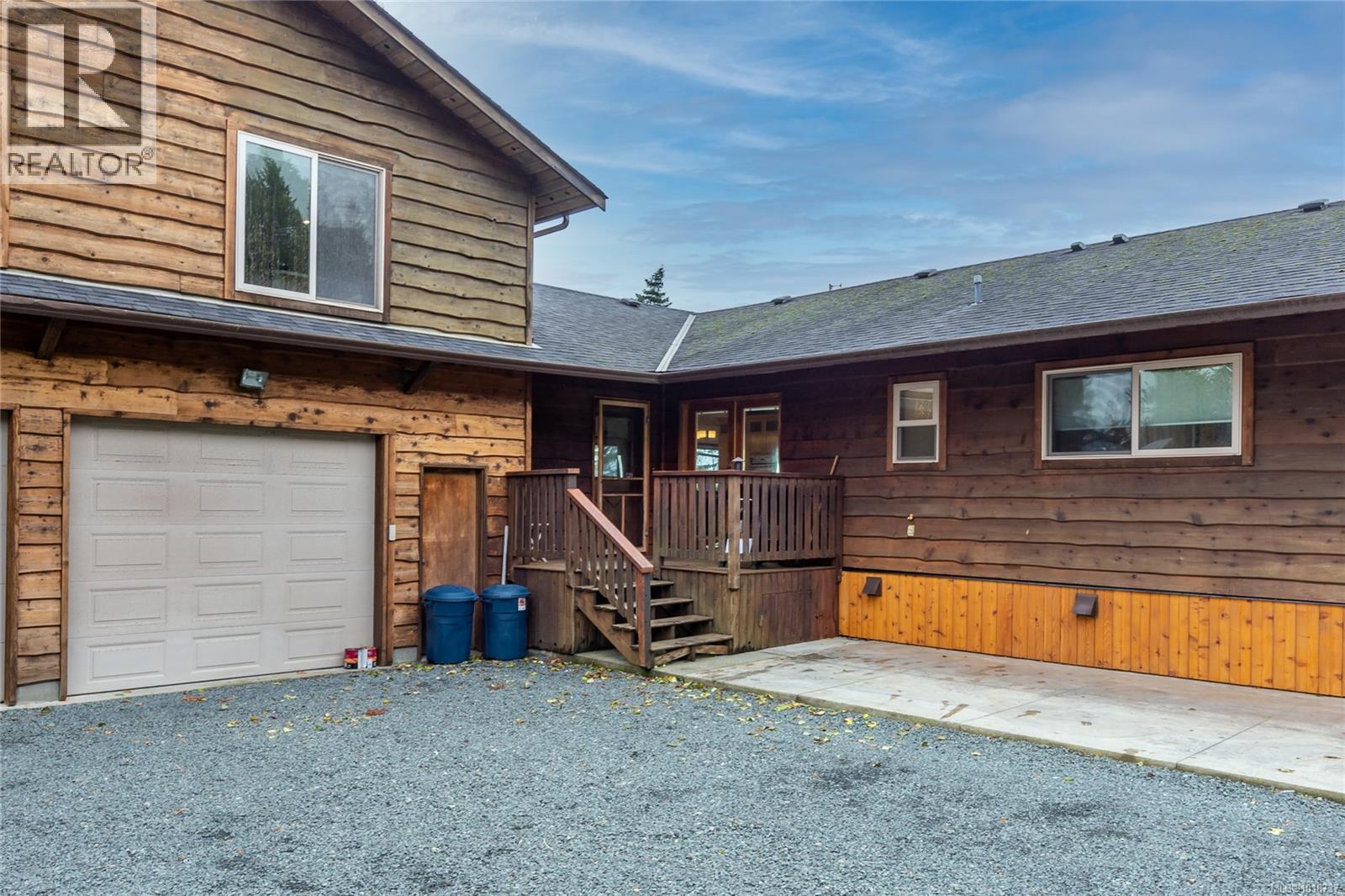 3910 Island Hwy S - 41