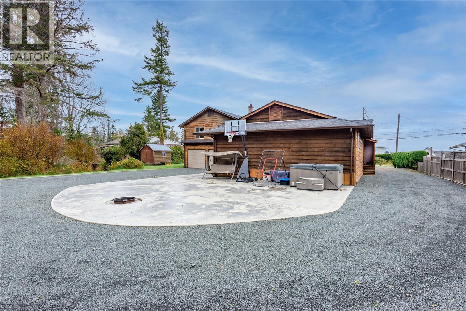 3910 Island Hwy S - 38