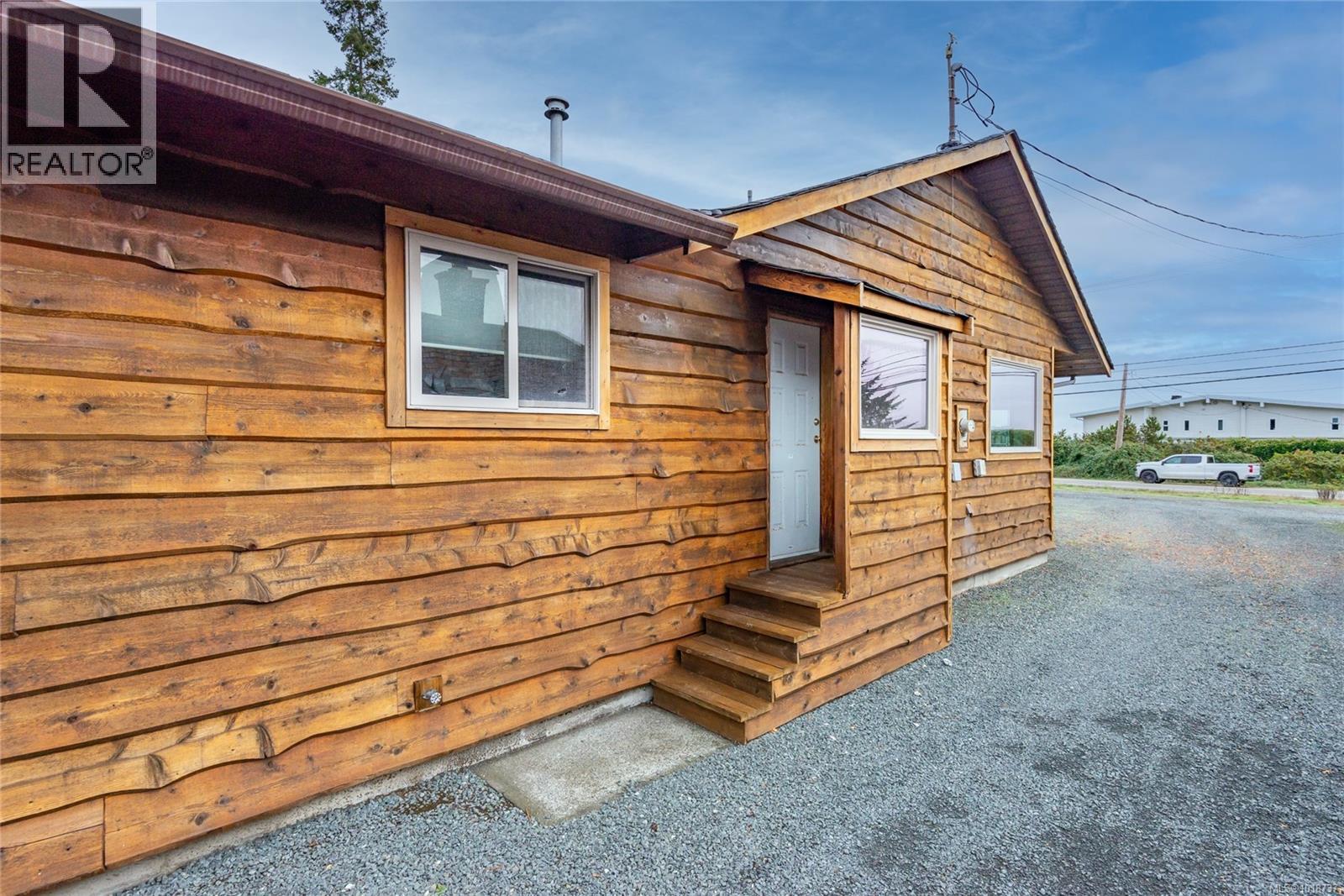 3910 Island Hwy S - 36